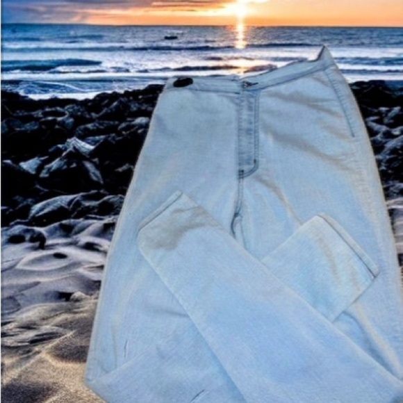 Aphrodite — Los Angeles - Picture 1 of 4